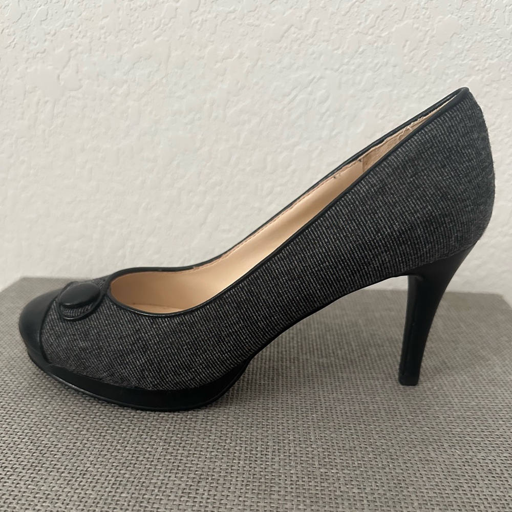 Brand New Chic Nine West Heels with Black & White Pinstripes & Button Detail
